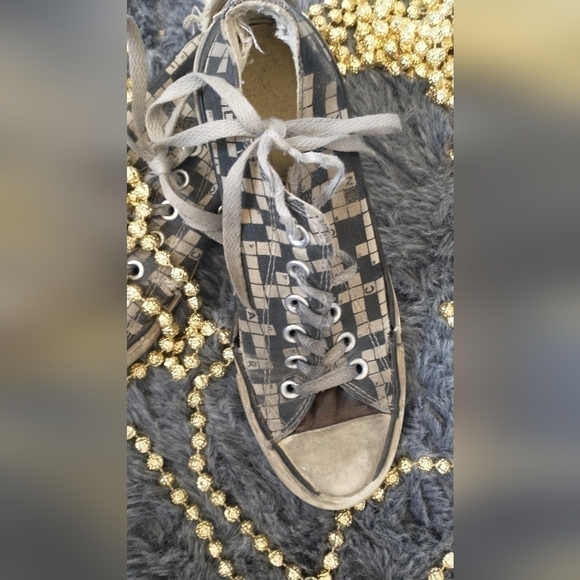 Converse All Star Crossword Puzzle Pattern Sneakers Size 7 Women - Picture 4 of 6